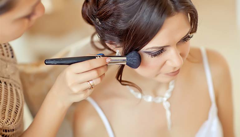 How Makeup Artist Services Create Long-Lasting Looks for Any Occasion